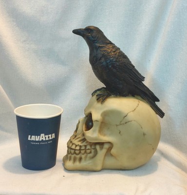 Снимка 2 за Статуетка ЧЕРЕП и ГАРВАН