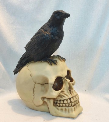 Снимка 1 за Статуетка ЧЕРЕП и ГАРВАН