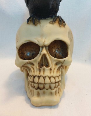 Снимка 3 за Статуетка ЧЕРЕП и ГАРВАН